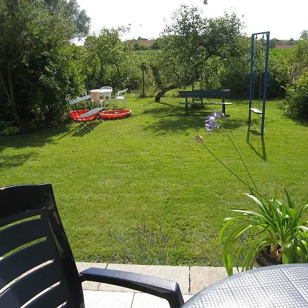 Peaceful With Garden In Brusow